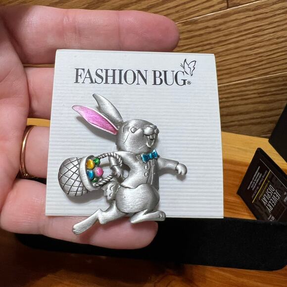 Vintage JJ Jonette Pewter Metal Brooch Easter Bunny Rabbit Egg Basket NEW NOS - Picture 3 of 7